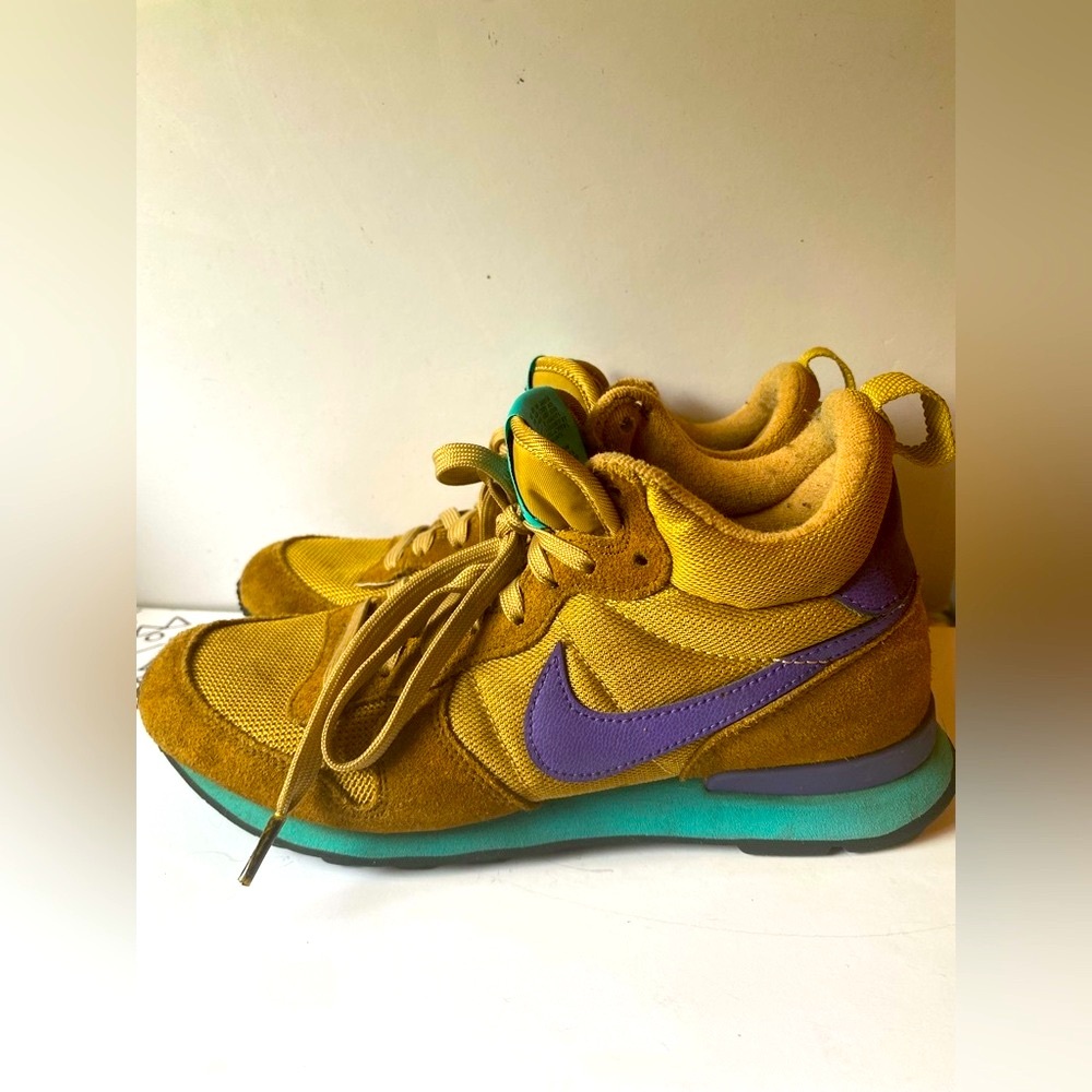Retro Nike Sneakers Size 7.5